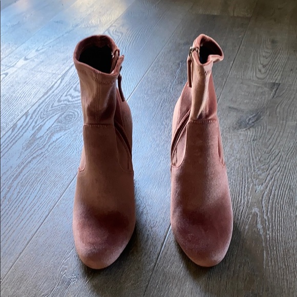 Brand New Steve Madden Edit - Blush Velvet Bootie - Picture 2 of 4